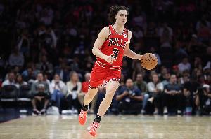 V站体育新闻-孔德昕：公牛这才是疯狂三月 湖人这背靠背真是一脚天上一脚地下