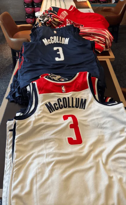 还适应吗？CJ-麦科勒姆社媒晒出新东家奇才球衣