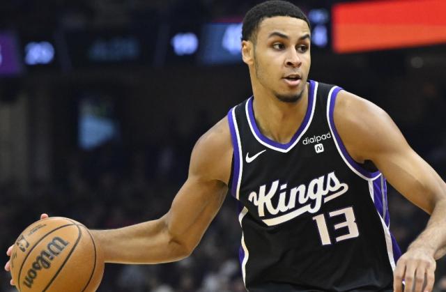 V站体育赛事-西部季后赛超巨环伺 有了他国王防守底气十足